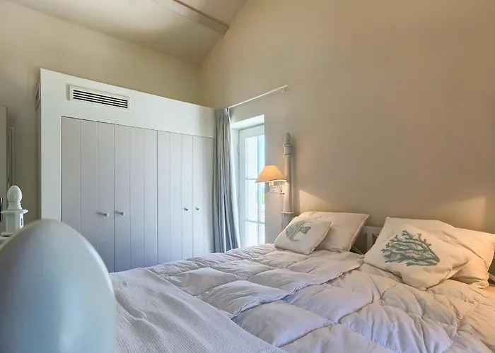 Vikendica Charlotta *