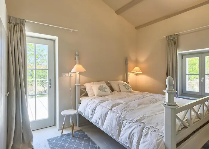 Vikendica Charlotta *