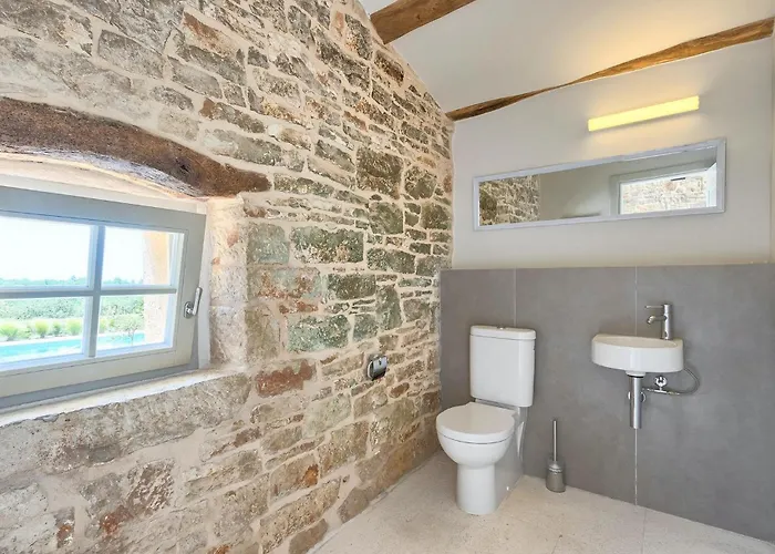 Vikendica Charlotta *